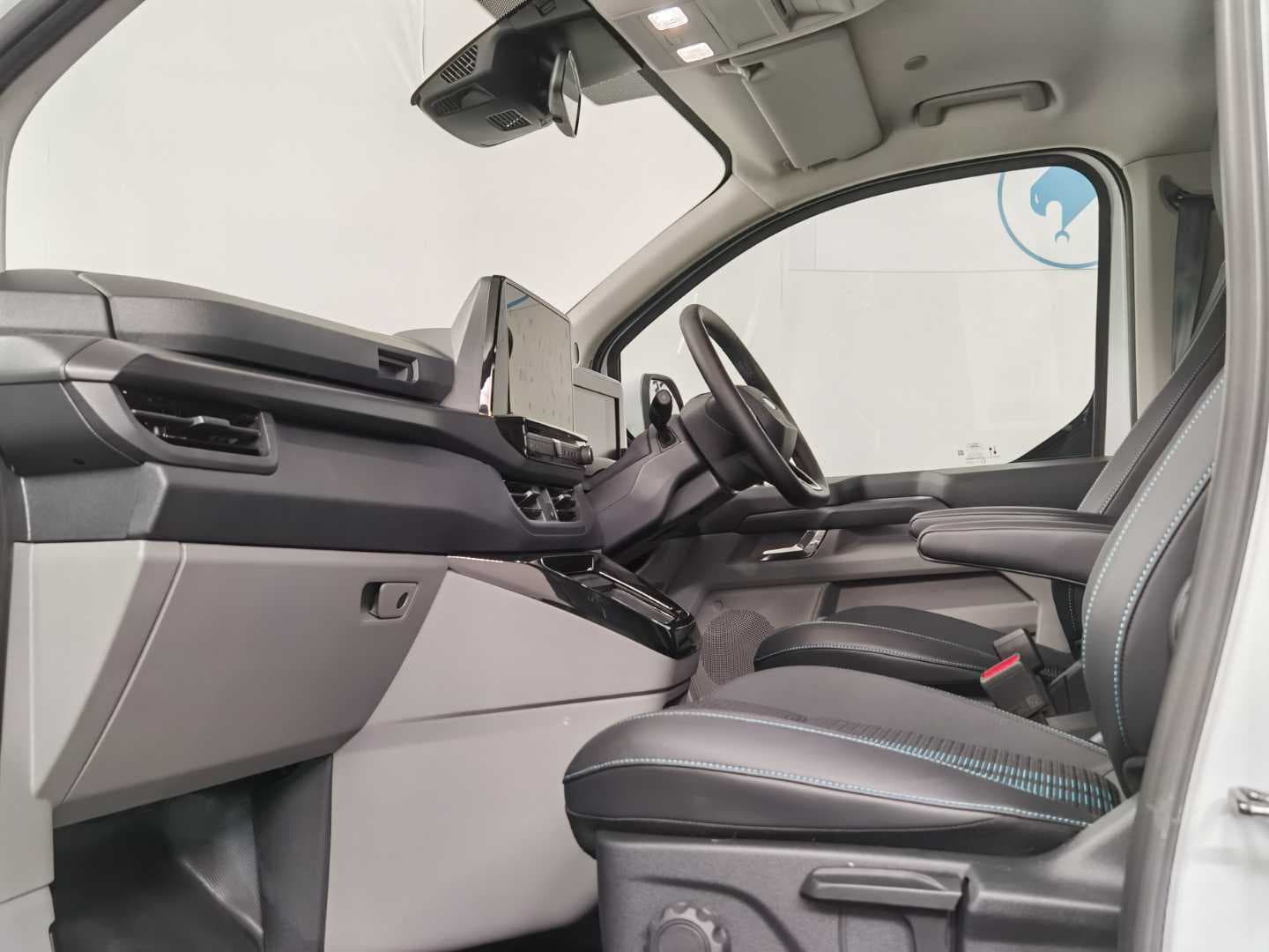 FORD TRANSIT CUSTOM 2.0 TDCi SPORT A/T  F/C P/V image 9