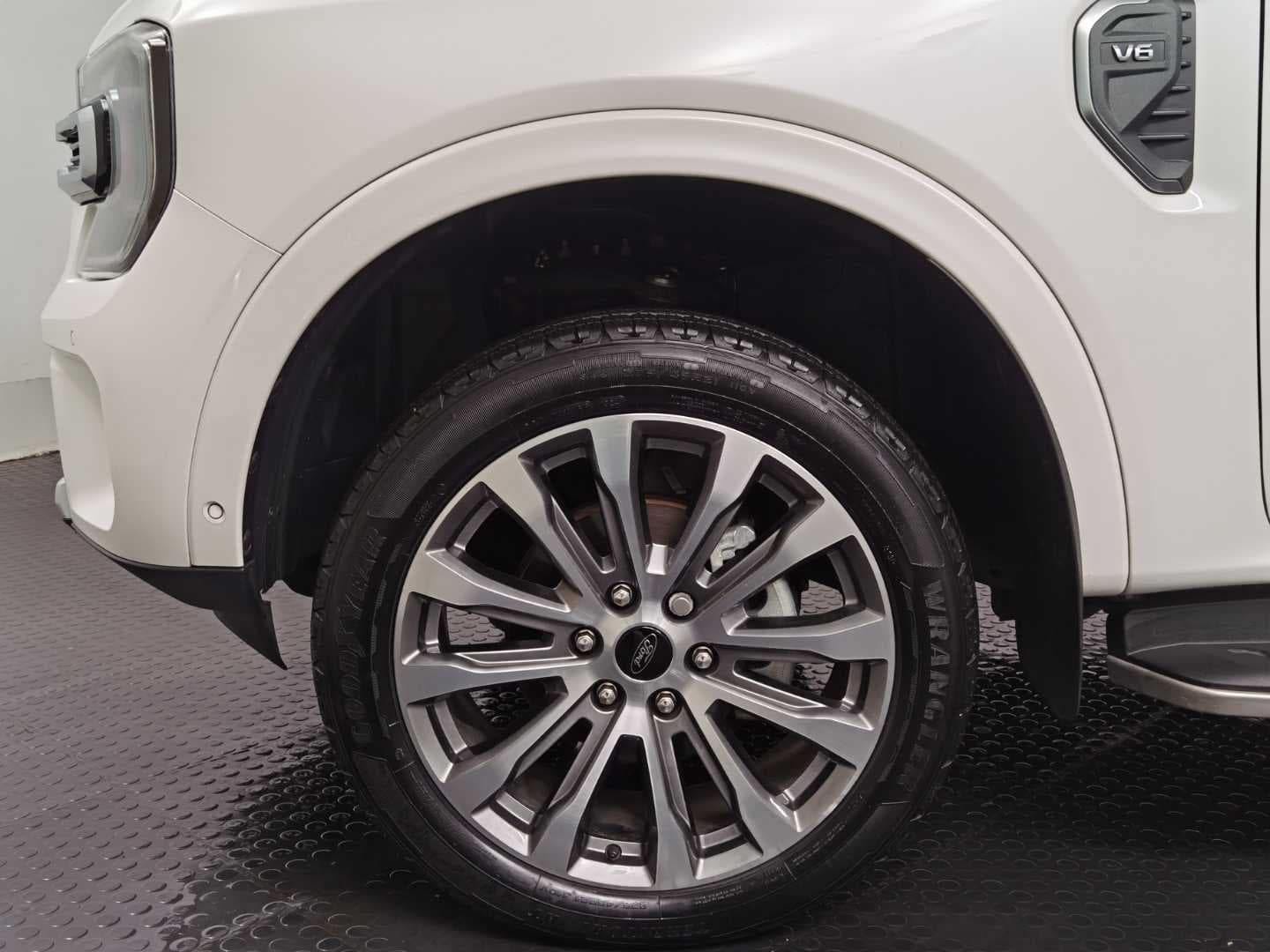 FORD EVEREST 3.0D V6 PLATINUM AWD A/T image 10