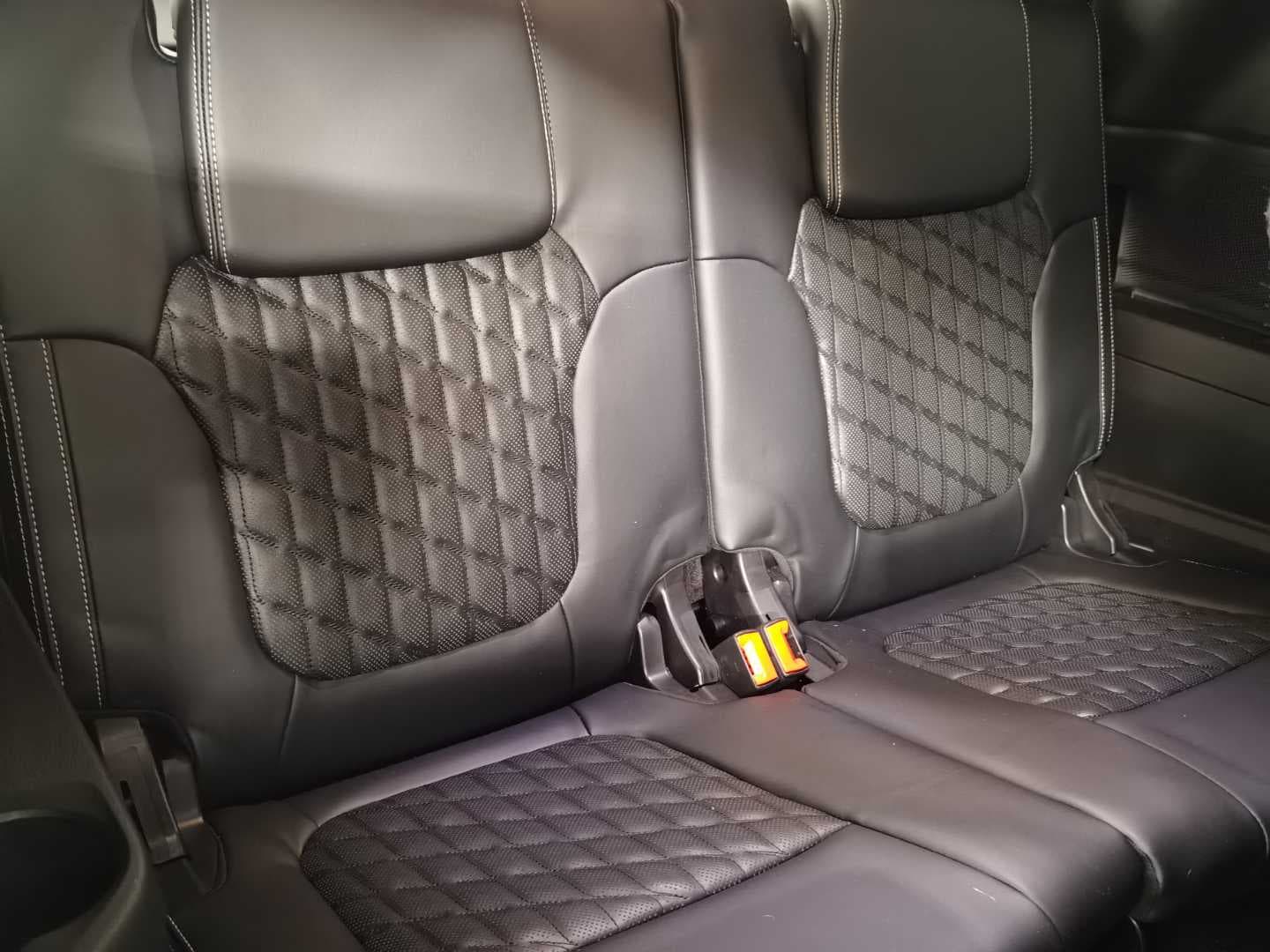 FORD EVEREST 3.0D V6 PLATINUM AWD A/T image 19