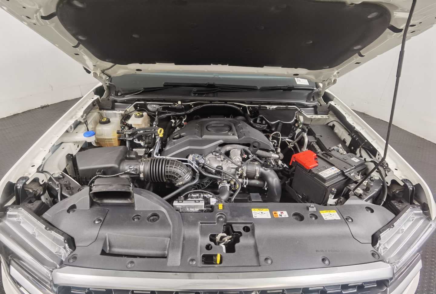 FORD EVEREST 3.0D V6 PLATINUM AWD A/T image 4