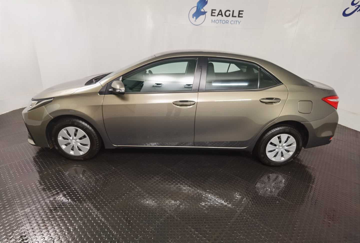 TOYOTA COROLLA QUEST PLUS 1.8 CVT image 10