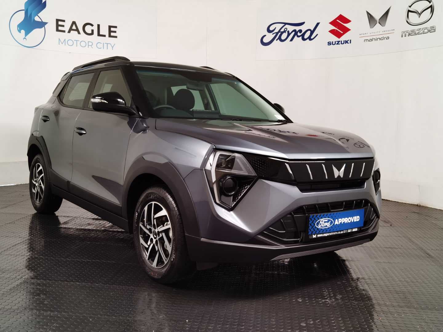 MAHINDRA XUV3XO 1.2T AX5 A/T image 1