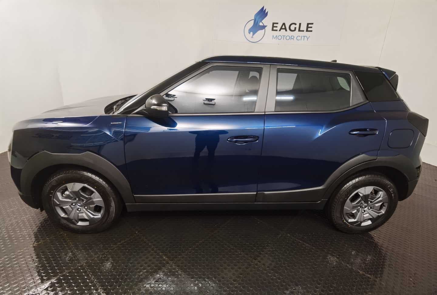 MAHINDRA XUV3XO 1.2T MX3 A/T image 10