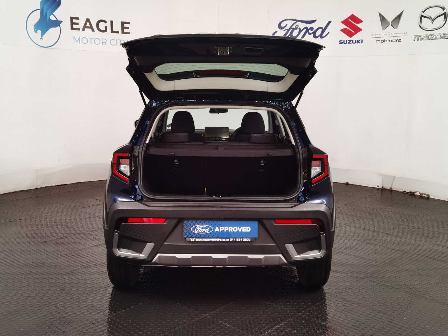 MAHINDRA XUV3XO 1.2T MX3 A/T image 5
