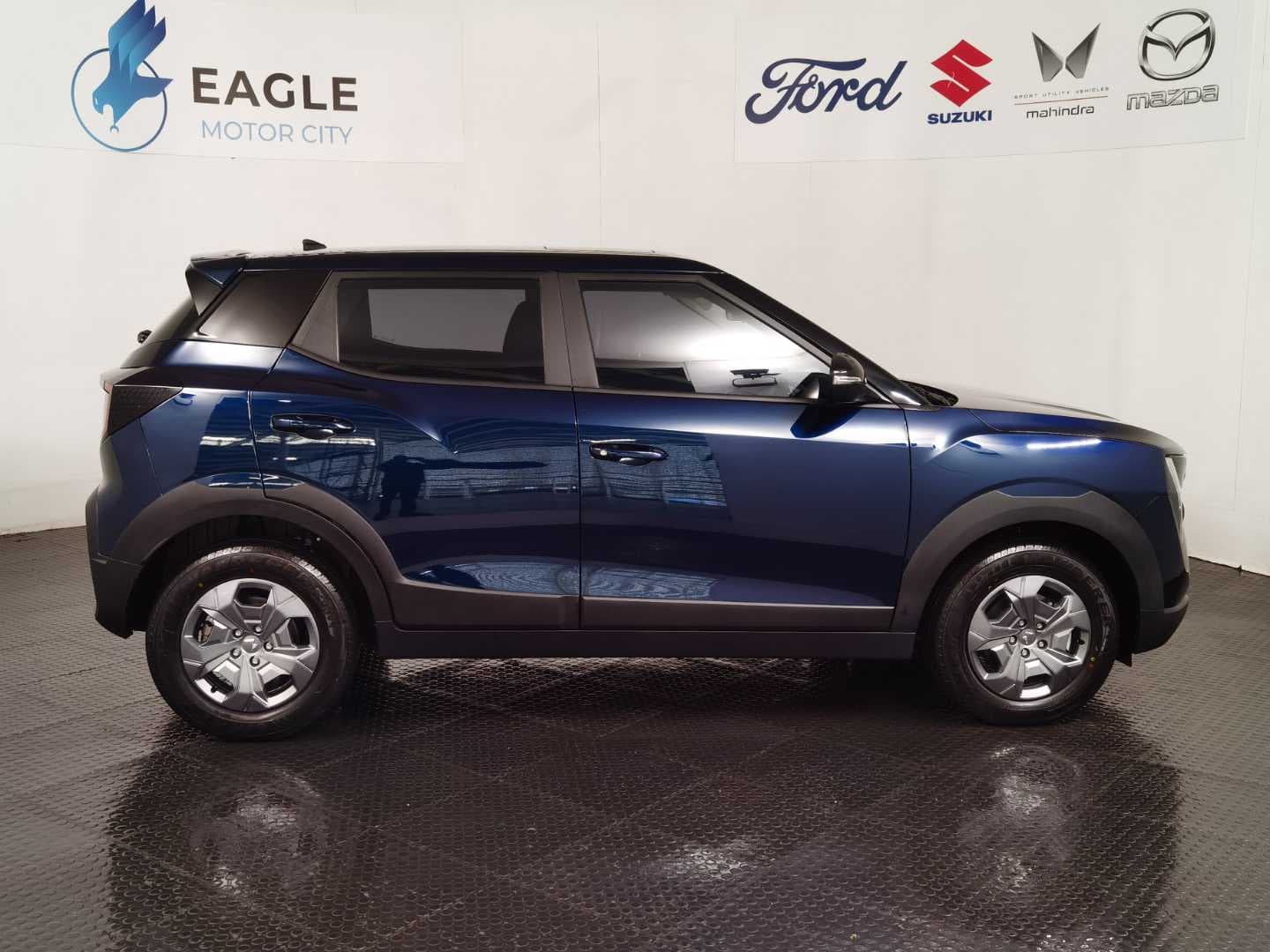 MAHINDRA XUV3XO 1.2T MX3 A/T image 9