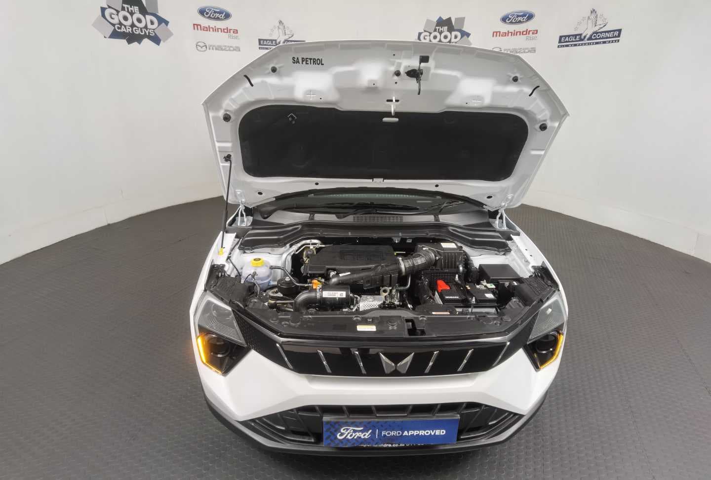 MAHINDRA XUV3XO 1.2T MX3 A/T image 4
