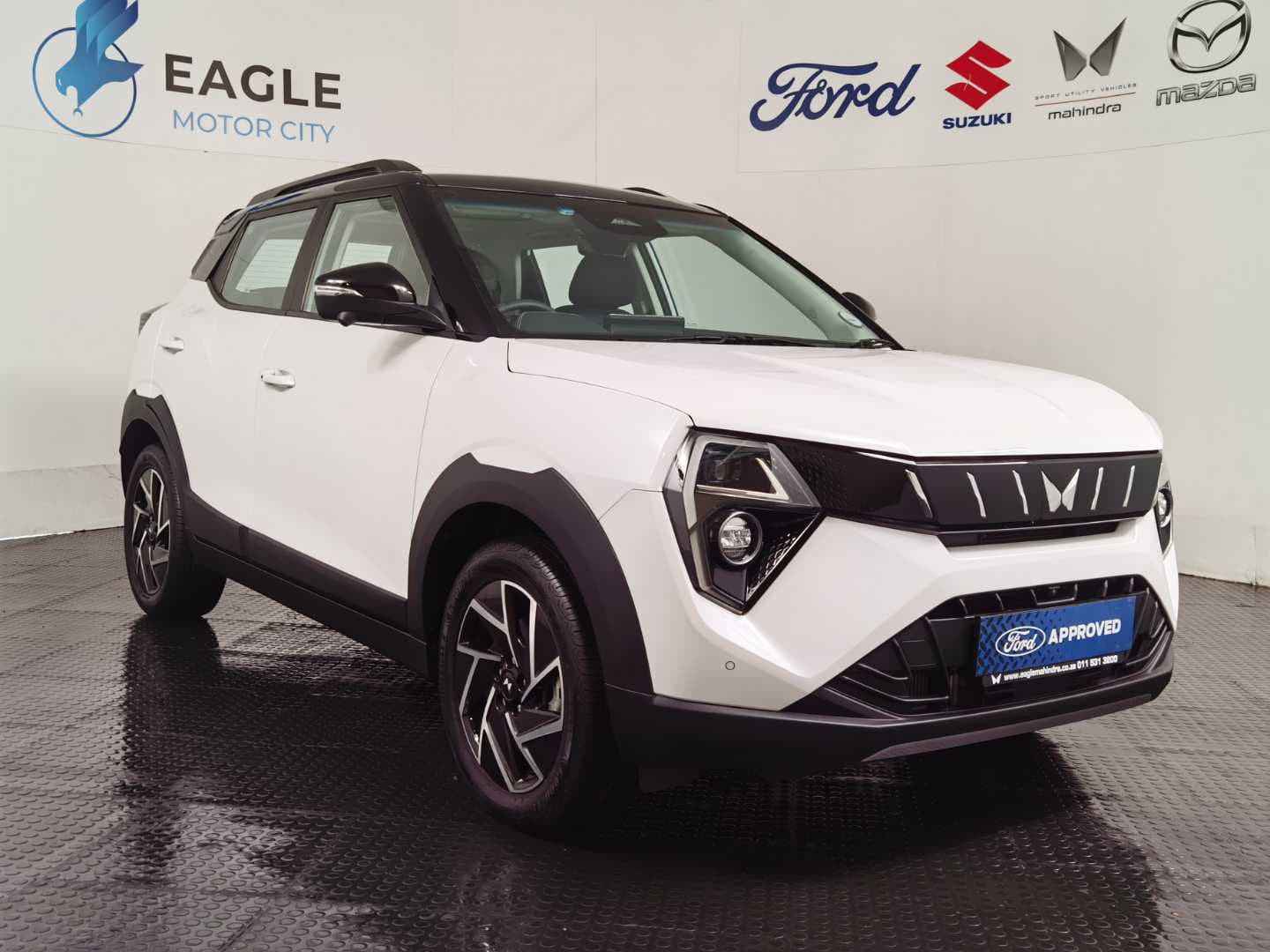 MAHINDRA XUV3XO 1.2T AX7L A/T image 1