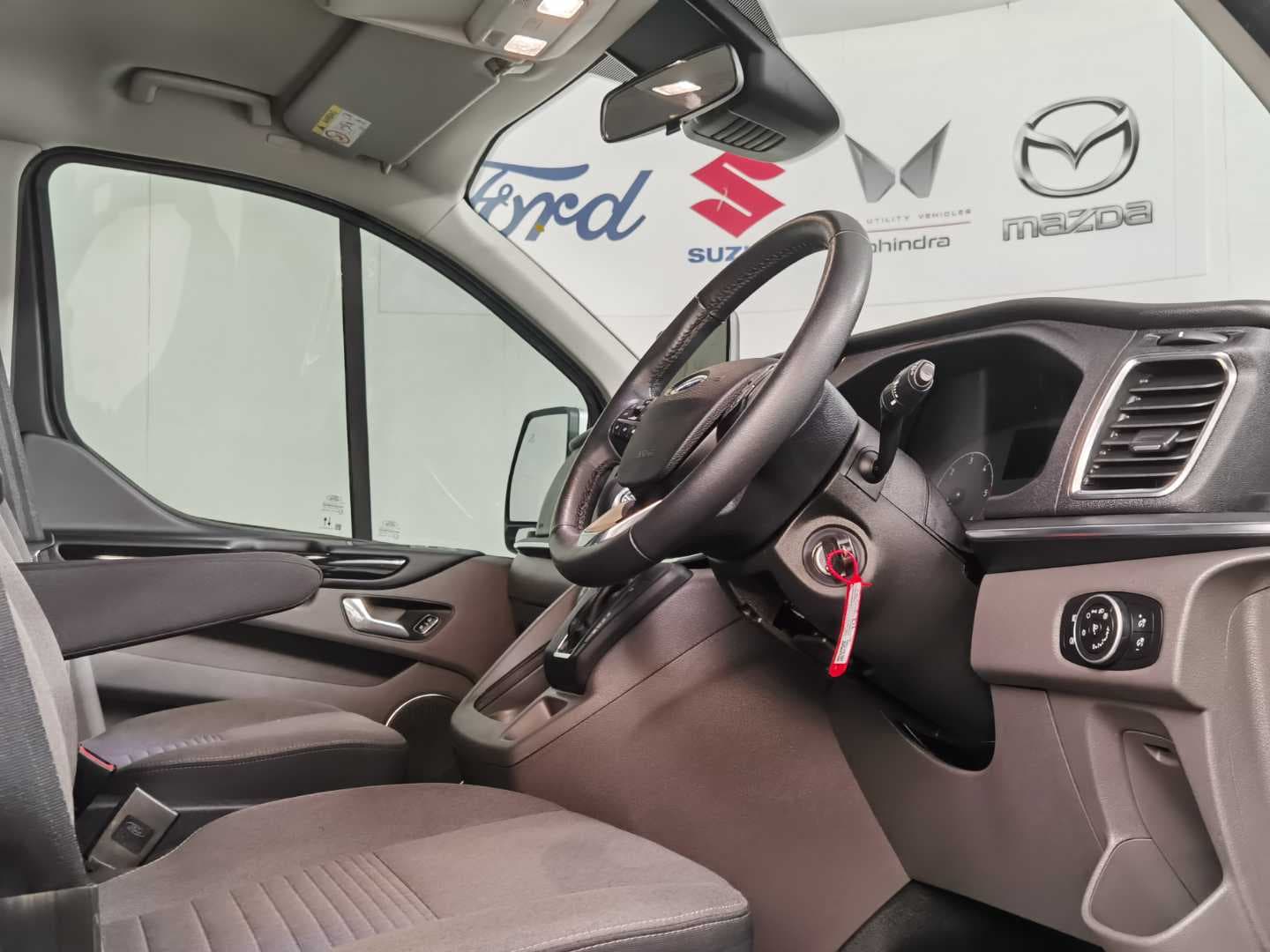 FORD TOURNEO CUSTOM LTD 2.0TDCI A/T (136KW) image 14